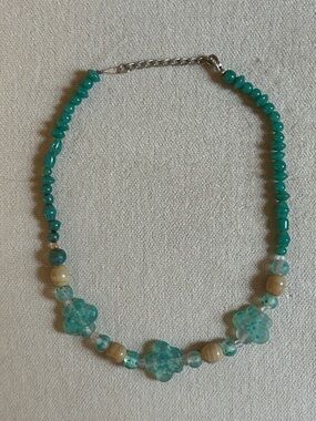 Elegant Turquoise Beaded Necklace with Flowers